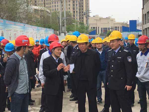 徐州市建筑文明施工暨扬尘治理现场会在集团公司项目部召开