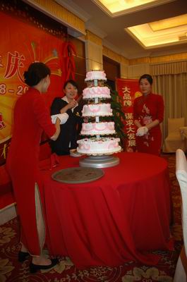 公司在上海西郊宾馆隆重举行五十周年庆典活动